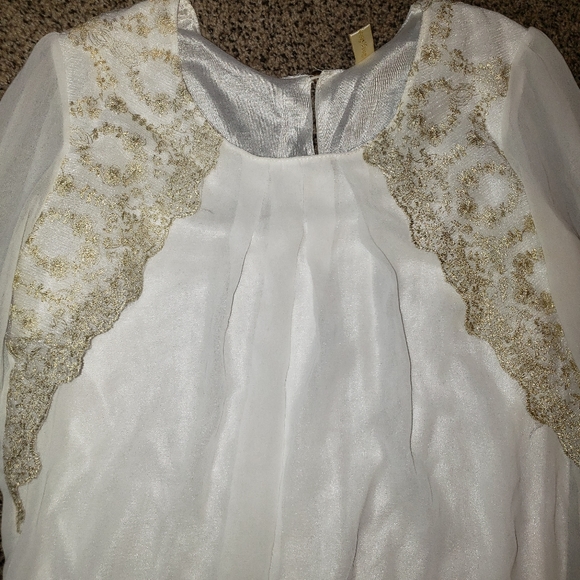 White Blouse with Gold Accent sz Medium - Picture 3 of 7